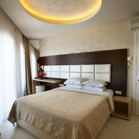 Aparthotel Tarsanas Studios 4*