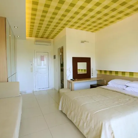 Tarsanas Studios Aparthotel 4*