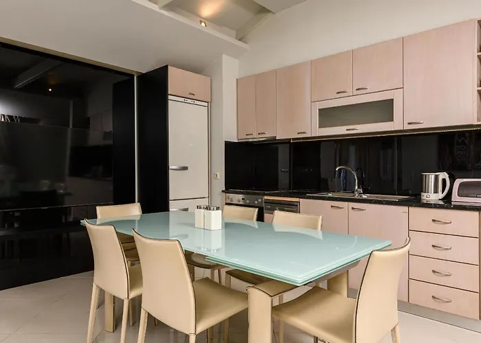 Tarsanas 公寓式酒店 4*